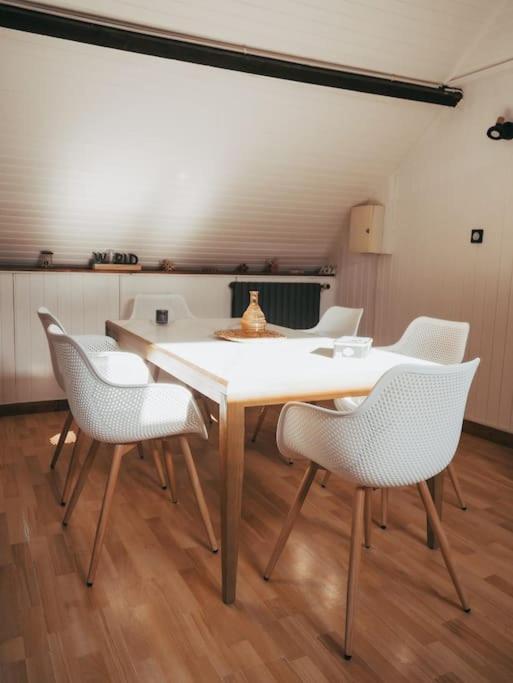 Appartement Avec Patio Saint Anne-dʼAuray Exteriér fotografie